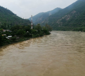 कर्णाली नदी कटानले जोखिममा बर्दियाको राजापुर र टीकापुरको श्रीलंका गाउँ